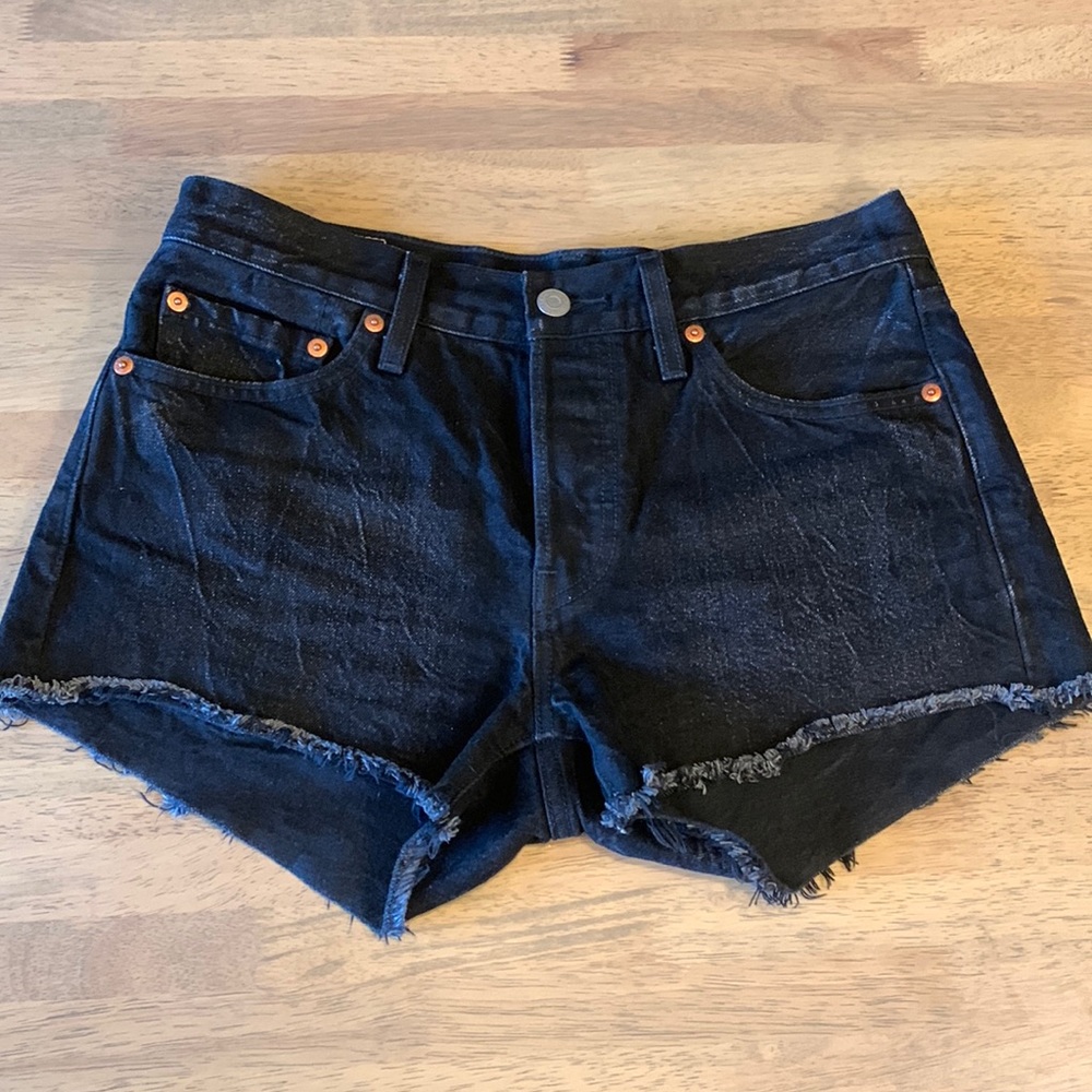 NWOT Levi’s 501 cut off shorts size 27